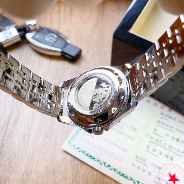 ブランド時計側面デザイン